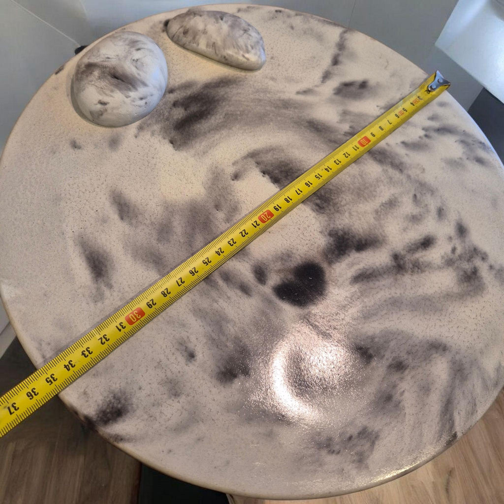 Декоративная тарелка ручной работы из смеси мраморной крошки, бетона и полимеров, покрытие Tenax Food-Safe, 36 см. WET EFFECT!!!