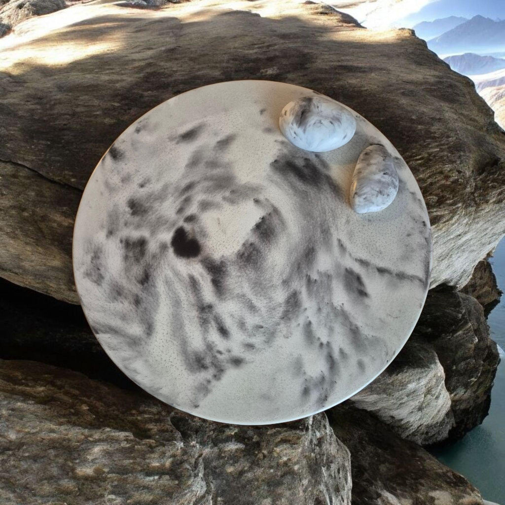 Декоративная тарелка ручной работы из смеси мраморной крошки, бетона и полимеров, покрытие Tenax Food-Safe, 36 см. WET EFFECT!!!