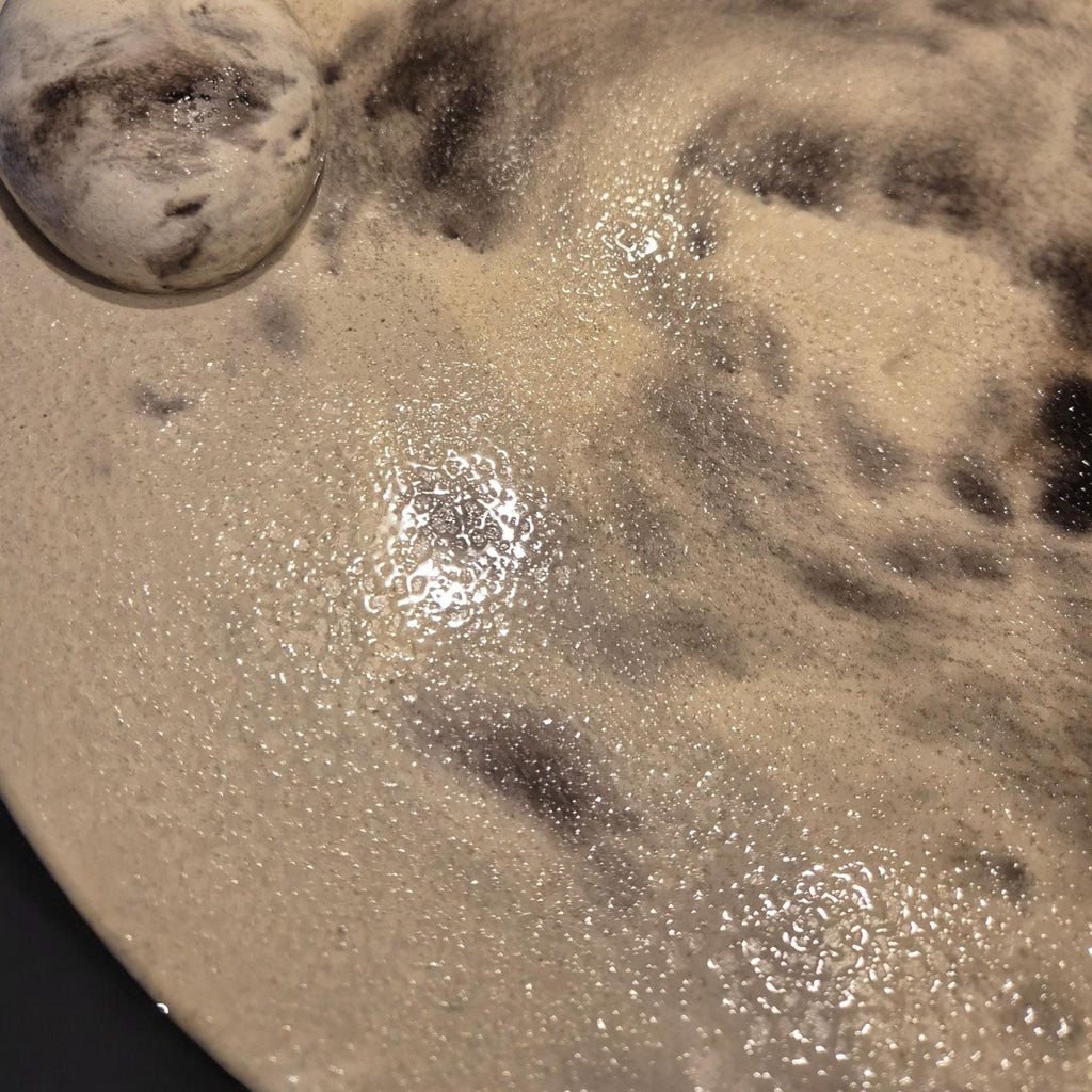 Декоративная тарелка ручной работы из смеси мраморной крошки, бетона и полимеров, покрытие Tenax Food-Safe, 36 см. WET EFFECT!!!