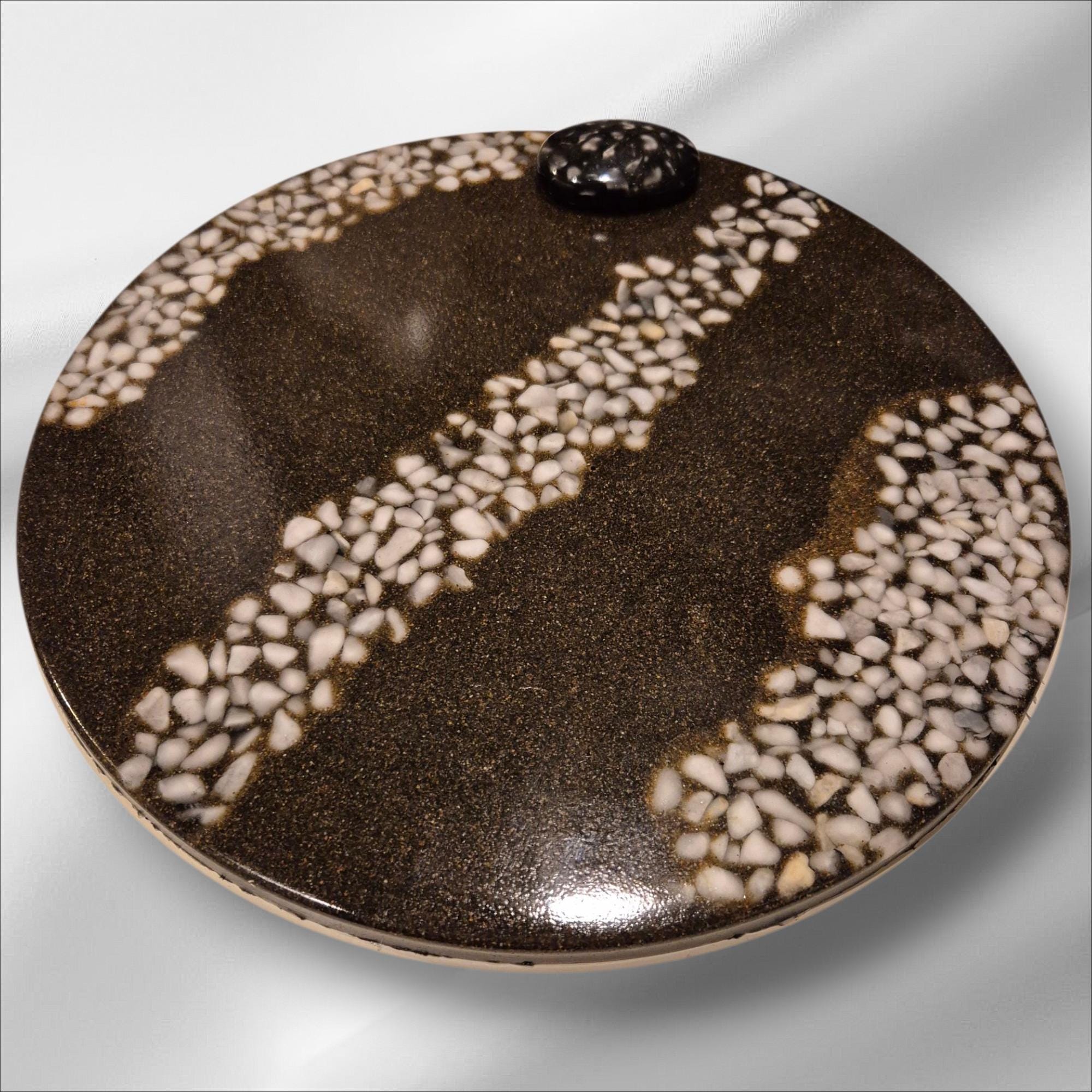 Handmade Decorative Tray: Artificial Stone with Italian Pebbles. 36 cm diameter
