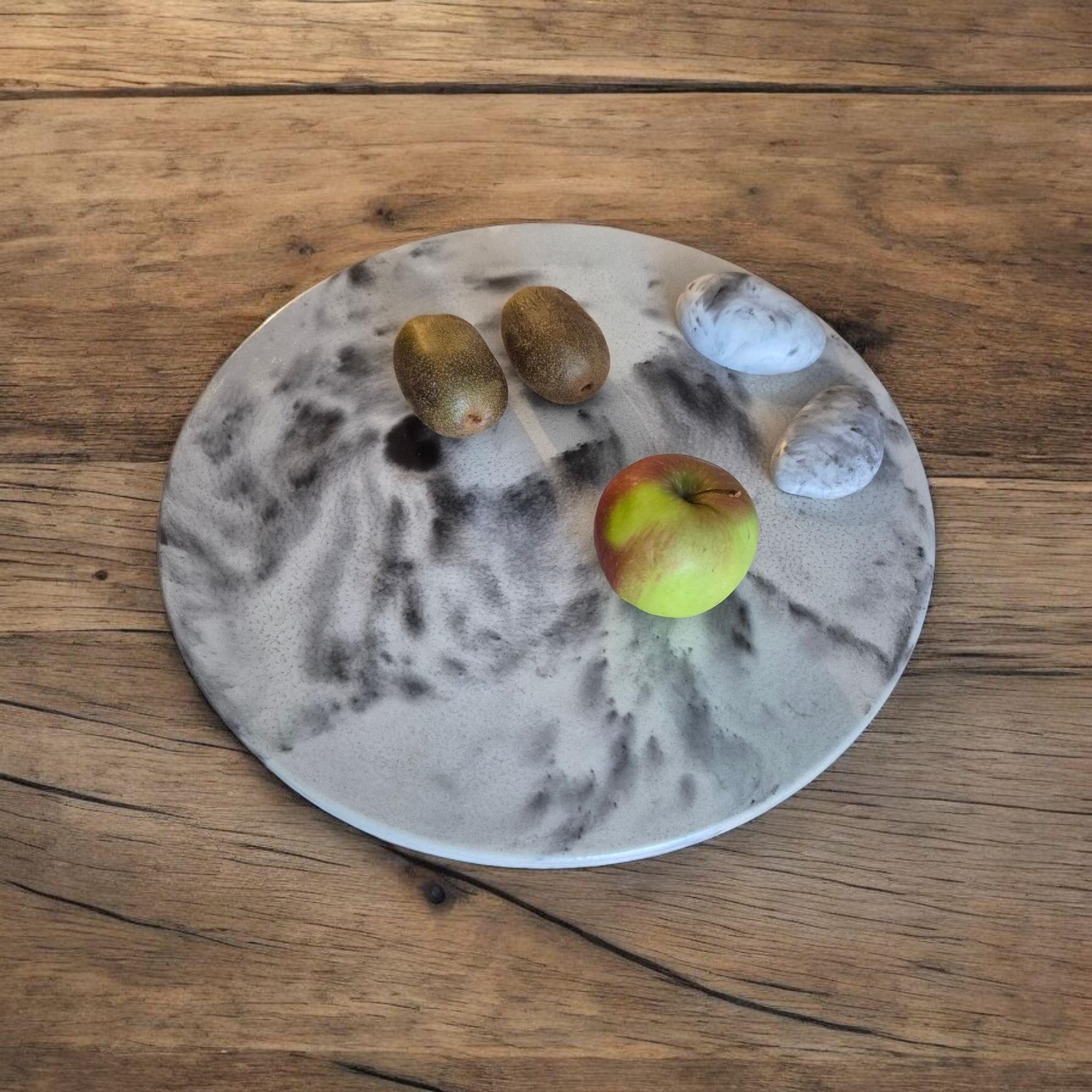 Декоративная тарелка ручной работы из смеси мраморной крошки, бетона и полимеров, покрытие Tenax Food-Safe, 36 см. WET EFFECT!!!