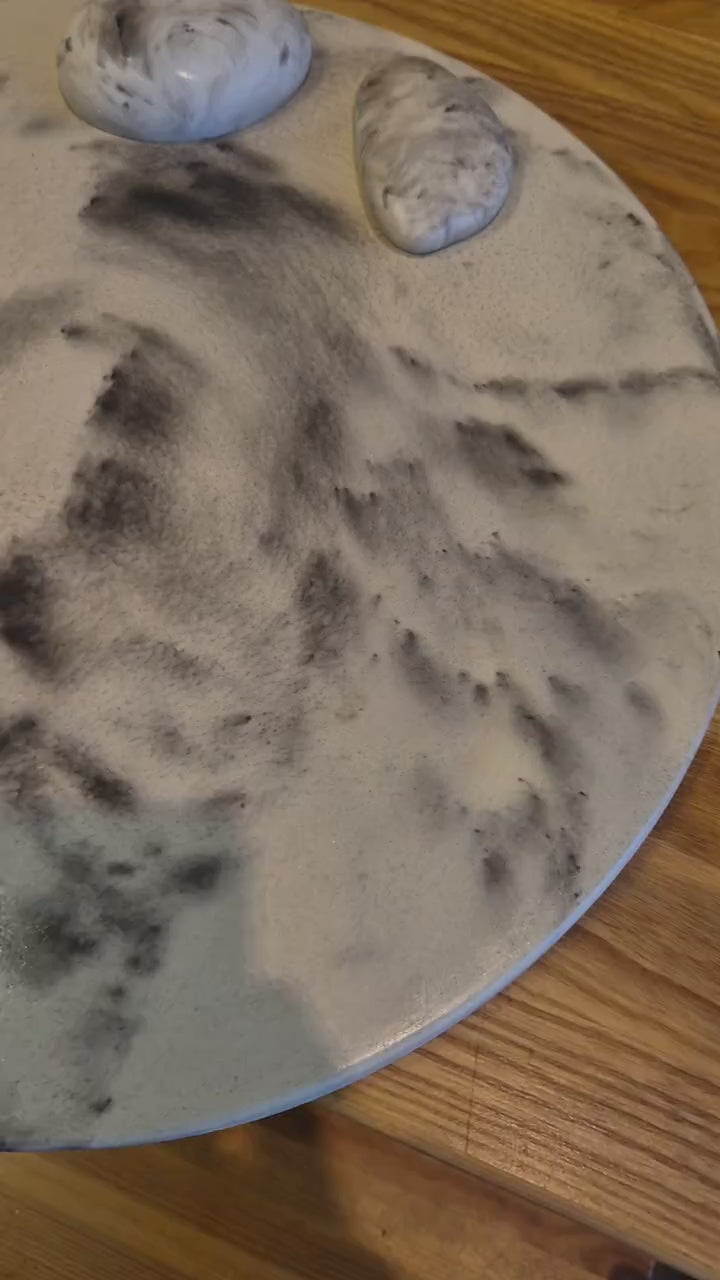 Декоративная тарелка ручной работы из смеси мраморной крошки, бетона и полимеров, покрытие Tenax Food-Safe, 36 см. WET EFFECT!!!